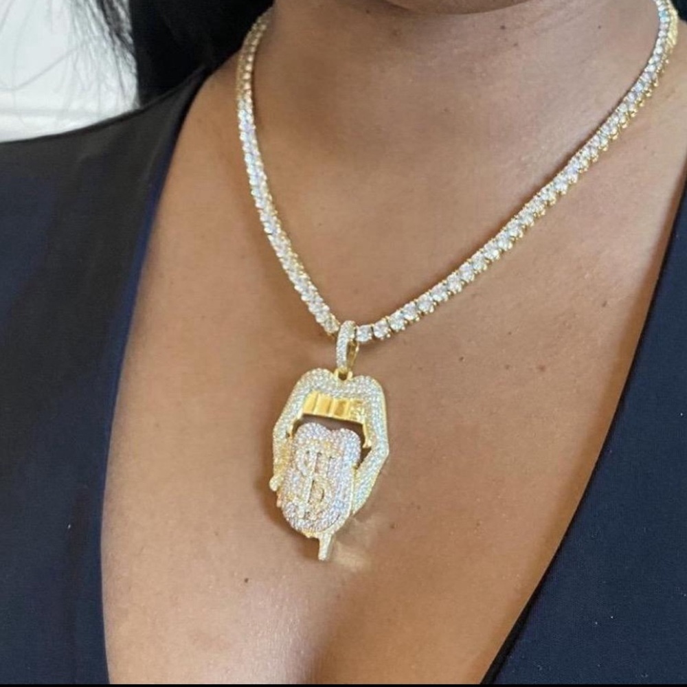 Lip money necklace 16 inches